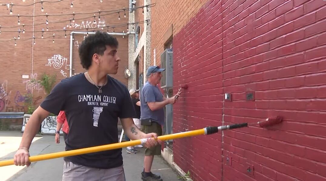 Volunteers clean up Burlington graffiti to make way for new murals - Vimarsana News